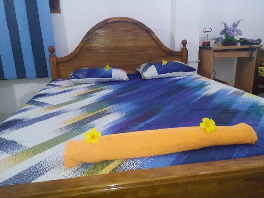 Smart Holiday Inn Ґалле Номер фото